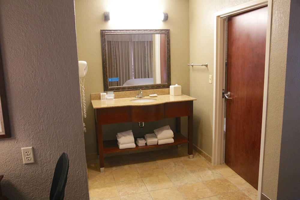 hampton inn and suites mccomb