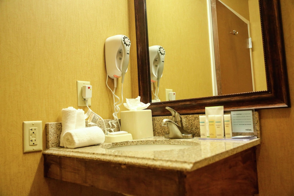 hampton inn and suites mccomb