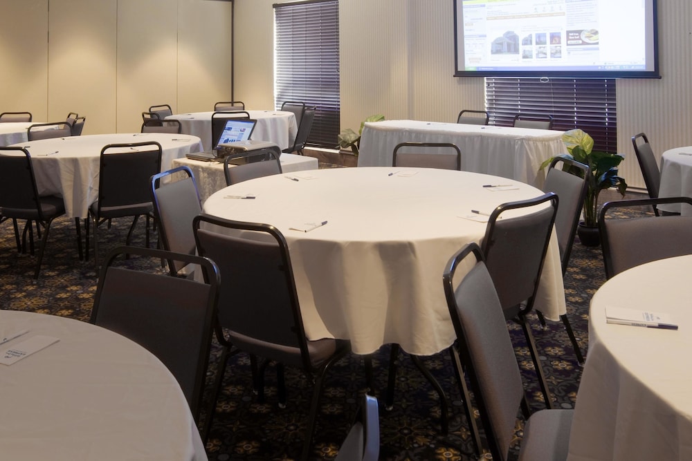 holiday inn express lucedale by ihg