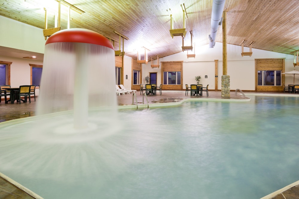 holiday inn express munising lakeview by ihg