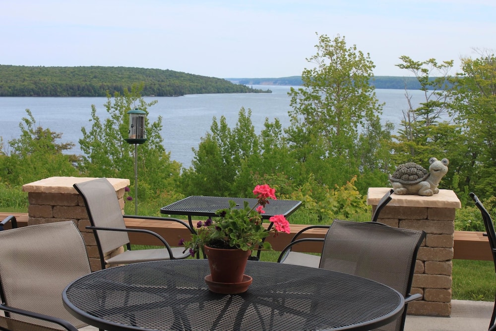 holiday inn express munising lakeview by ihg