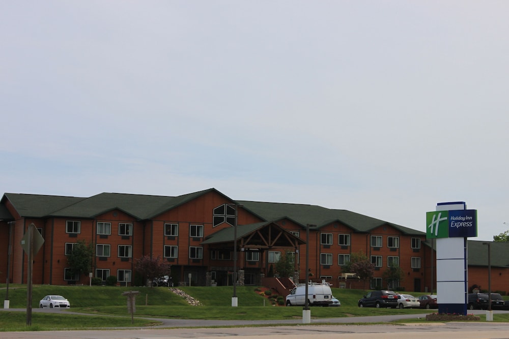 holiday inn express munising lakeview by ihg