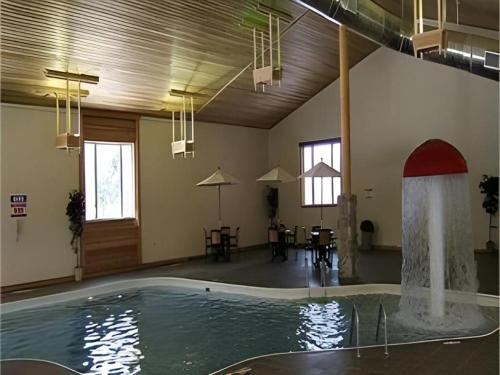 holiday inn express munising lakeview by ihg