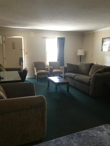 merrimac inn and suites