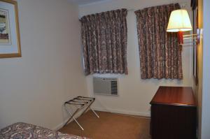 merrimac inn and suites