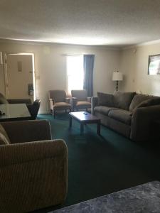 merrimac inn and suites