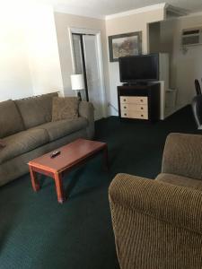 merrimac inn and suites