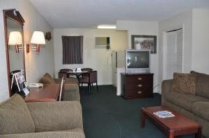 merrimac inn and suites