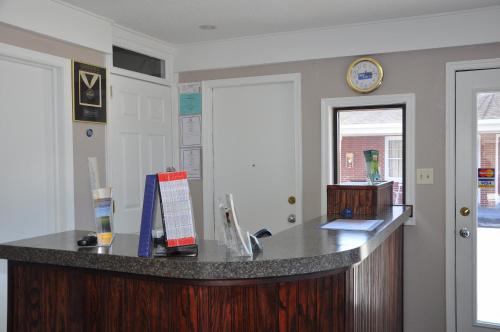merrimac inn and suites