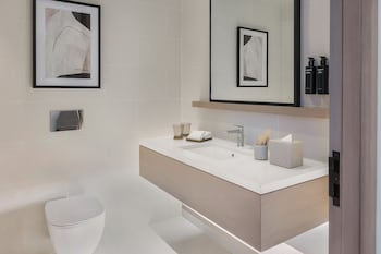 vida dubai marina and yacht club