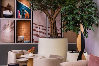 vida dubai marina and yacht club