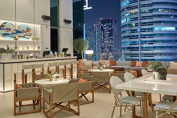 vida dubai marina and yacht club