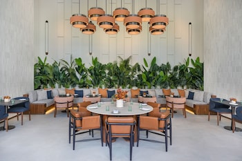 vida dubai marina and yacht club