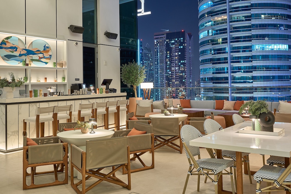 vida dubai marina and yacht club