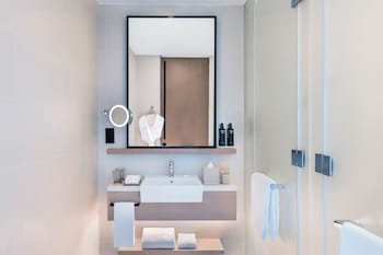 vida dubai marina and yacht club