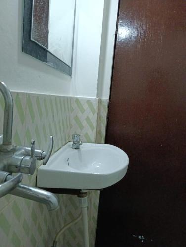 banaras rest house