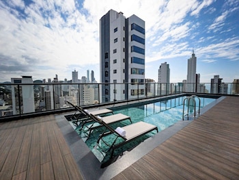 ibis plaza balneario camboriu