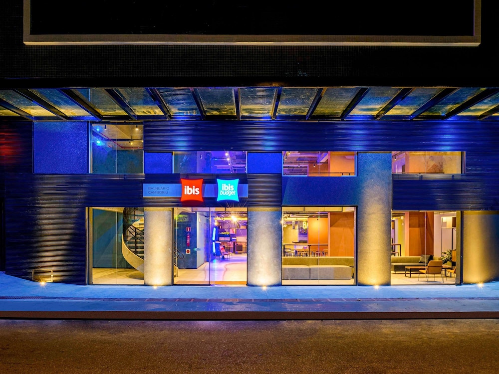 ibis plaza balneario camboriu