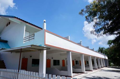 commonwealth hotel and resort
