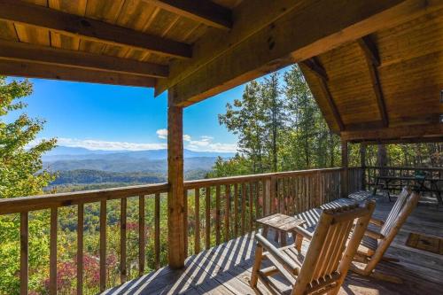 view private studio cabin hot tub relax honeymoon