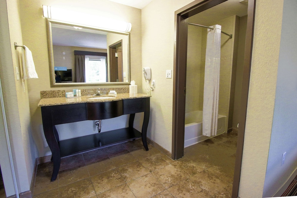 hampton inn and suites by hilton flowery branch lake lanier