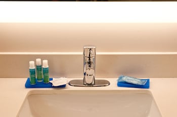 Holiday Inn Express And Suites Scott Lafayette Wes,Lake Charles>>Lafayette,3 star