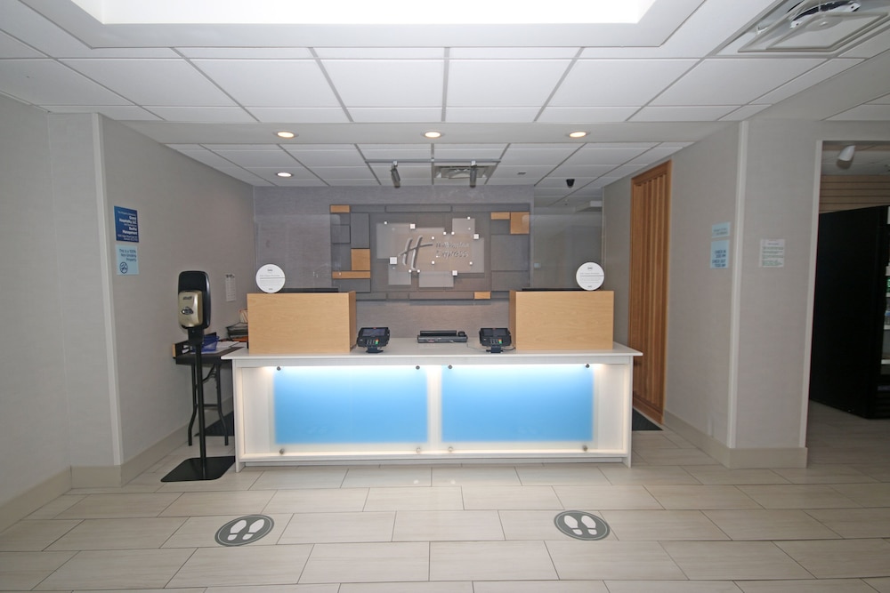 holiday inn express troutville by ihg