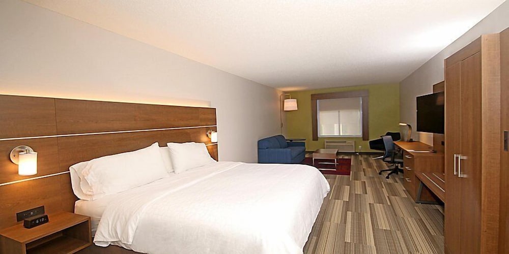 holiday inn express troutville by ihg
