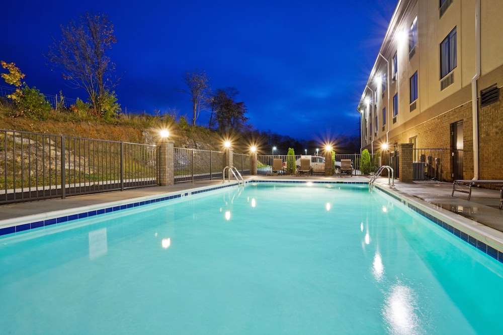 holiday inn express troutville by ihg