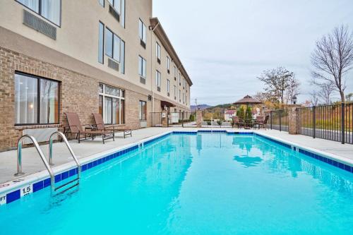holiday inn express troutville by ihg