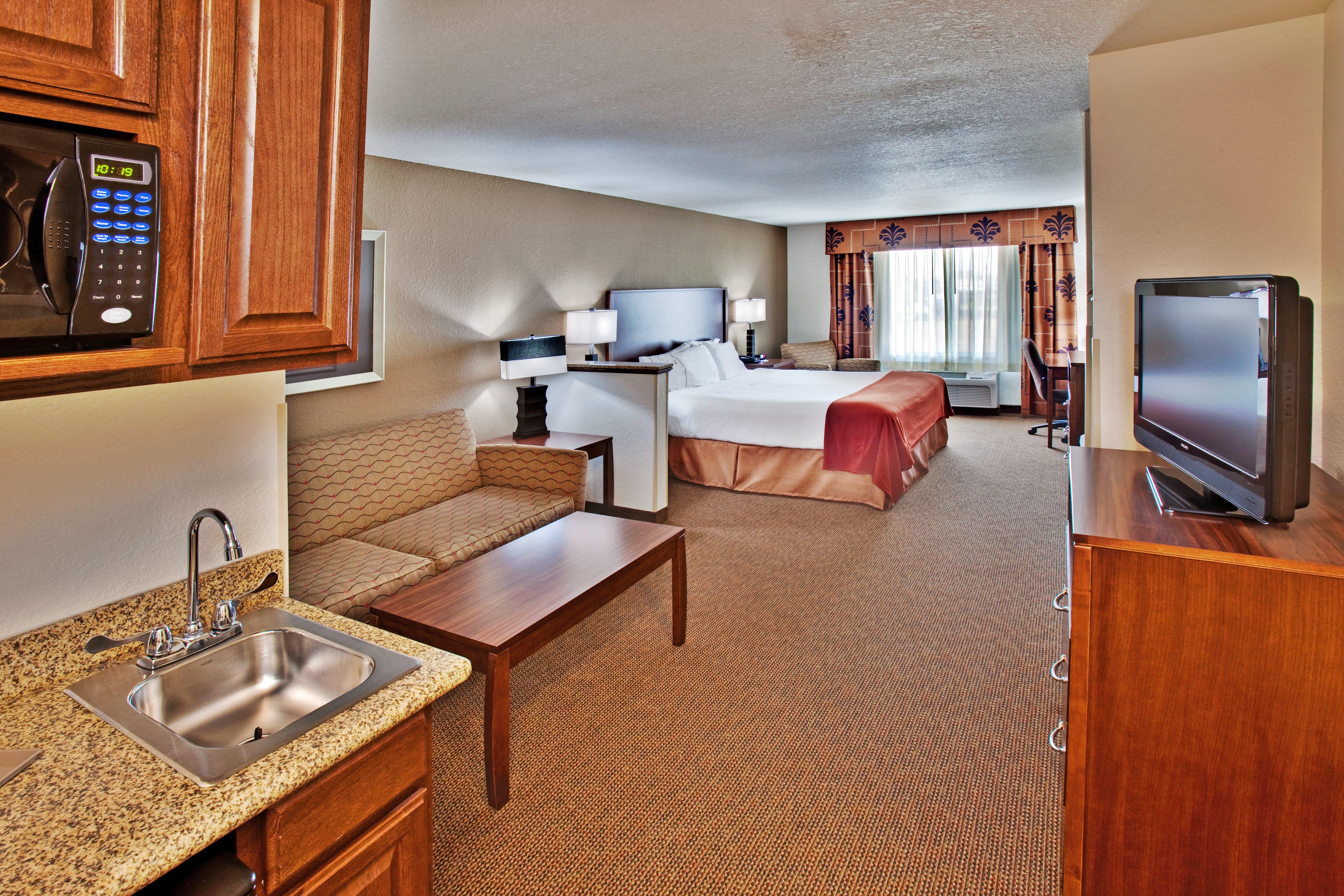 holiday inn express hotel and suites dubuque by ihg