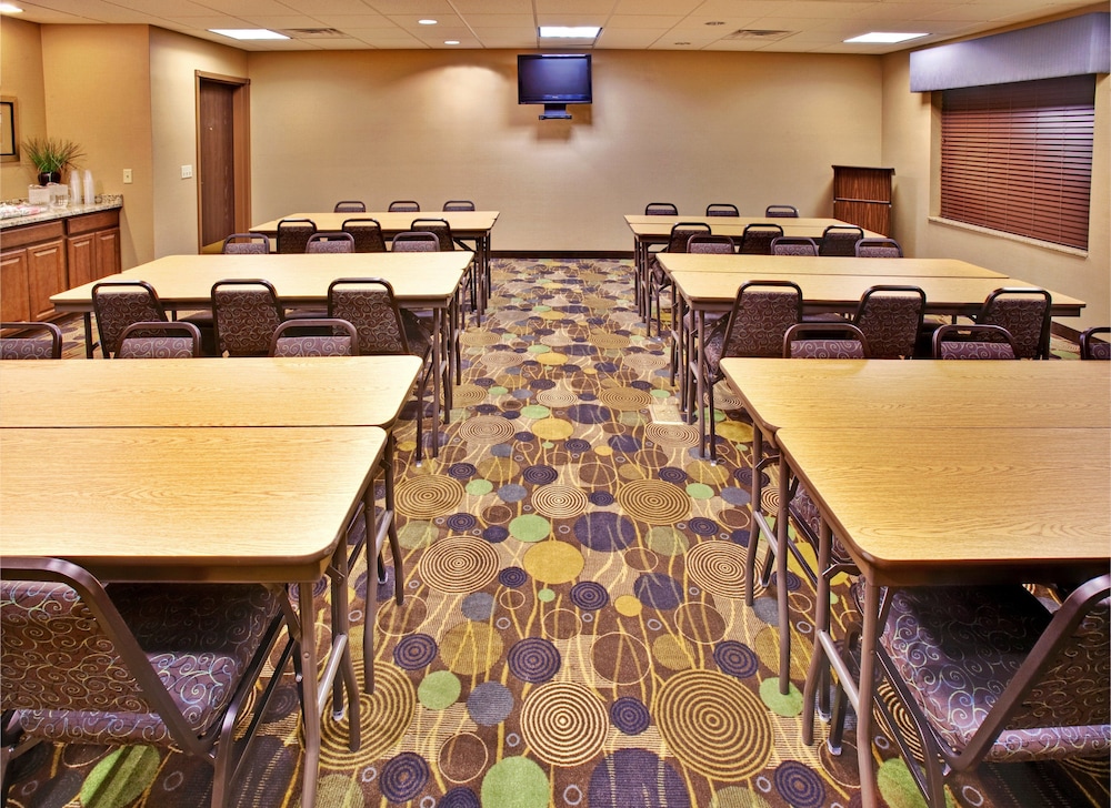 holiday inn express hotel and suites dubuque by ihg