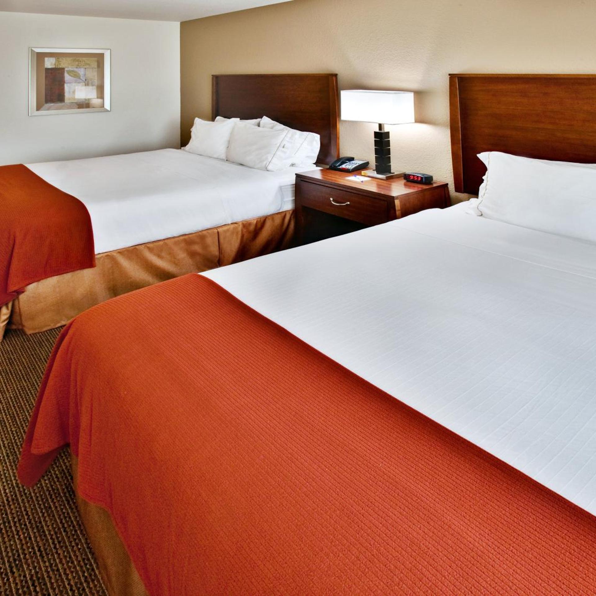 holiday inn express hotel and suites dubuque by ihg