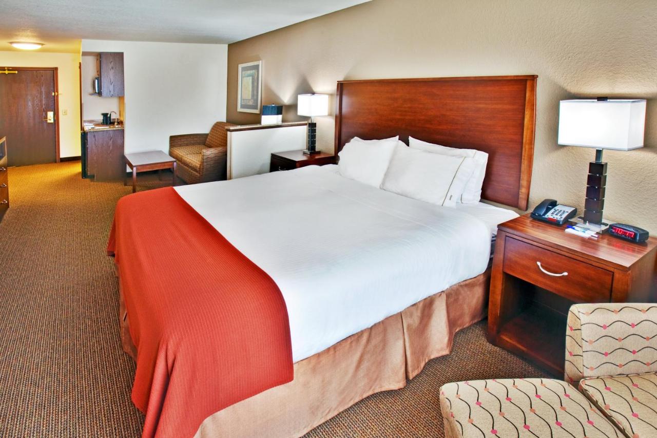 holiday inn express hotel and suites dubuque by ihg
