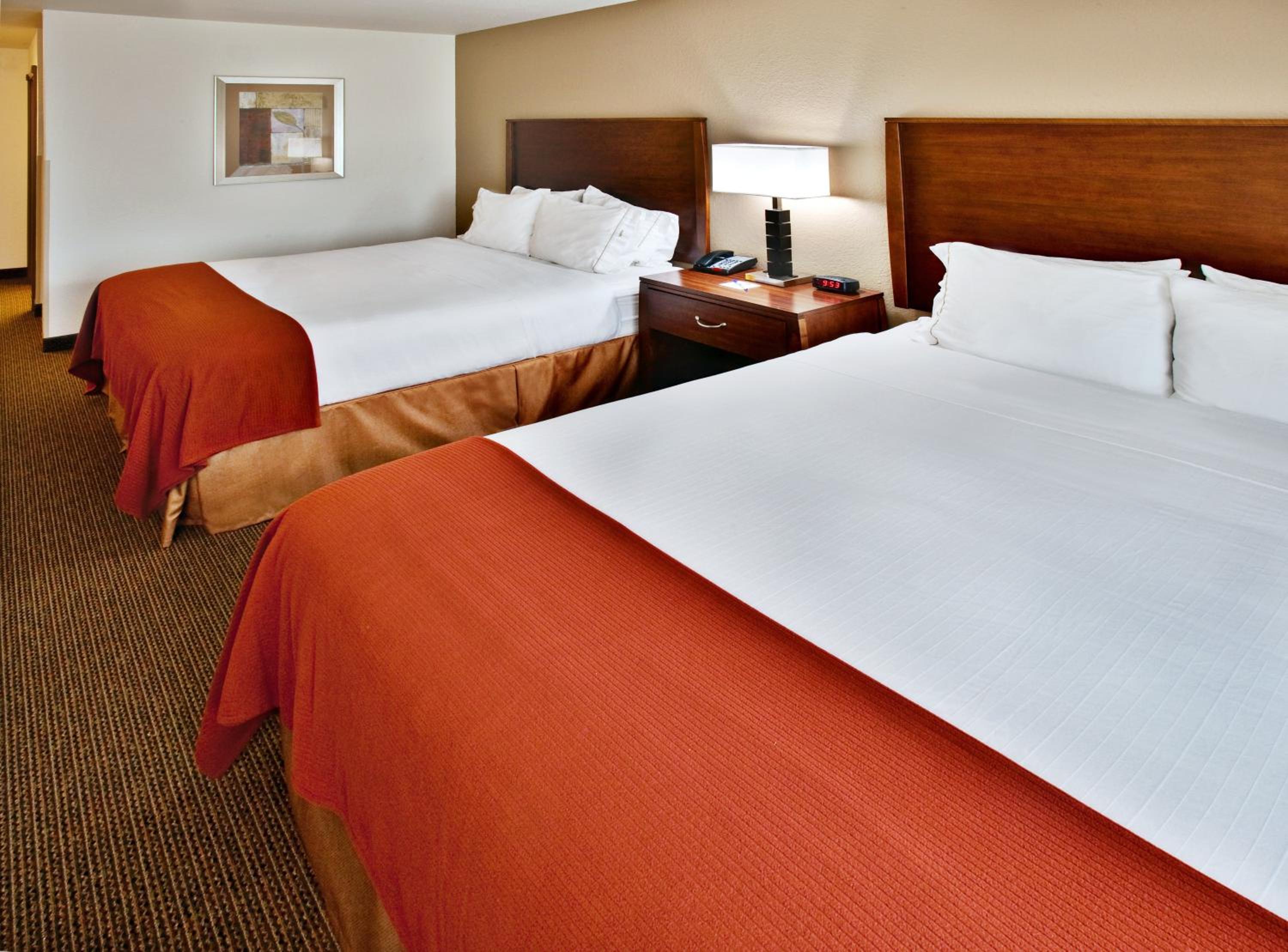 holiday inn express hotel and suites dubuque by ihg