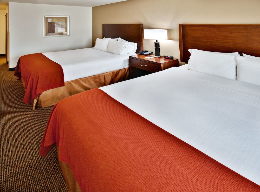 holiday inn express hotel and suites dubuque by ihg