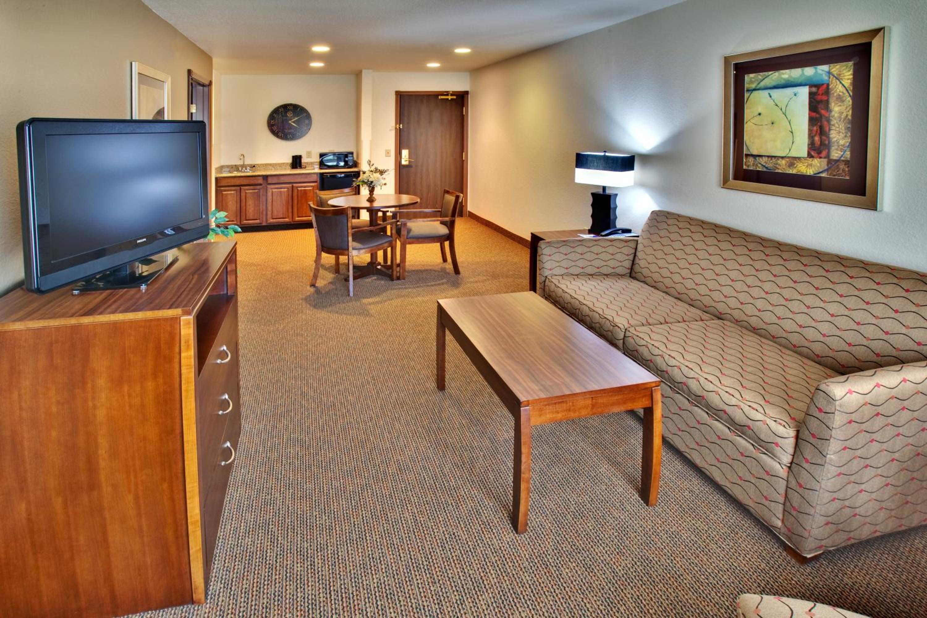 holiday inn express hotel and suites dubuque by ihg