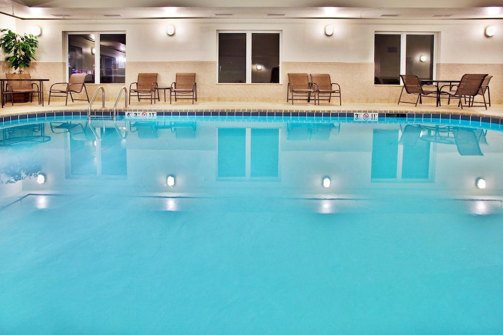 holiday inn express hotel and suites dubuque by ihg