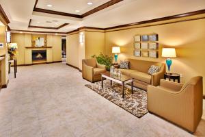 holiday inn express hotel and suites dubuque by ihg