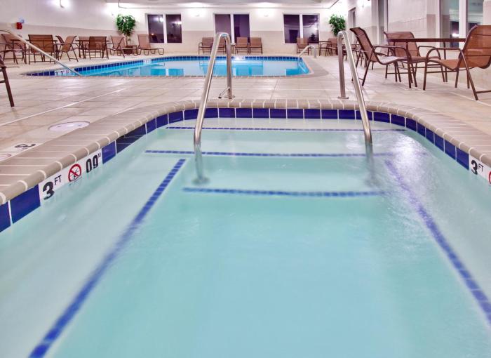 holiday inn express hotel and suites dubuque by ihg