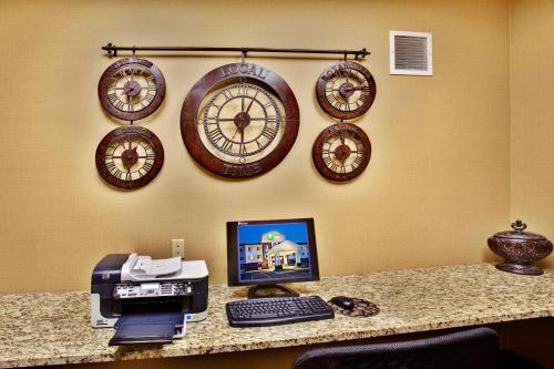 holiday inn express hotel and suites dubuque by ihg