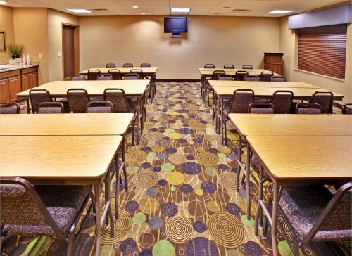 holiday inn express hotel and suites dubuque by ihg