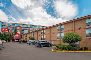 econo lodge metro