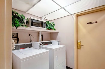 econo lodge metro