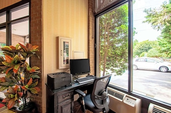 econo lodge metro