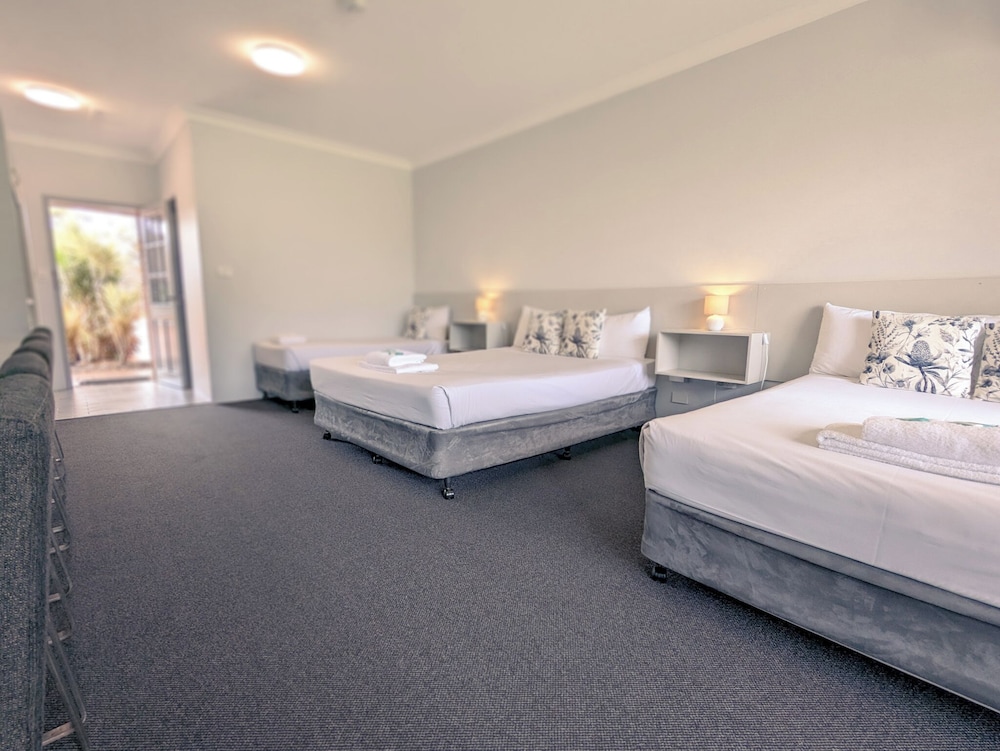 island palms motor inn