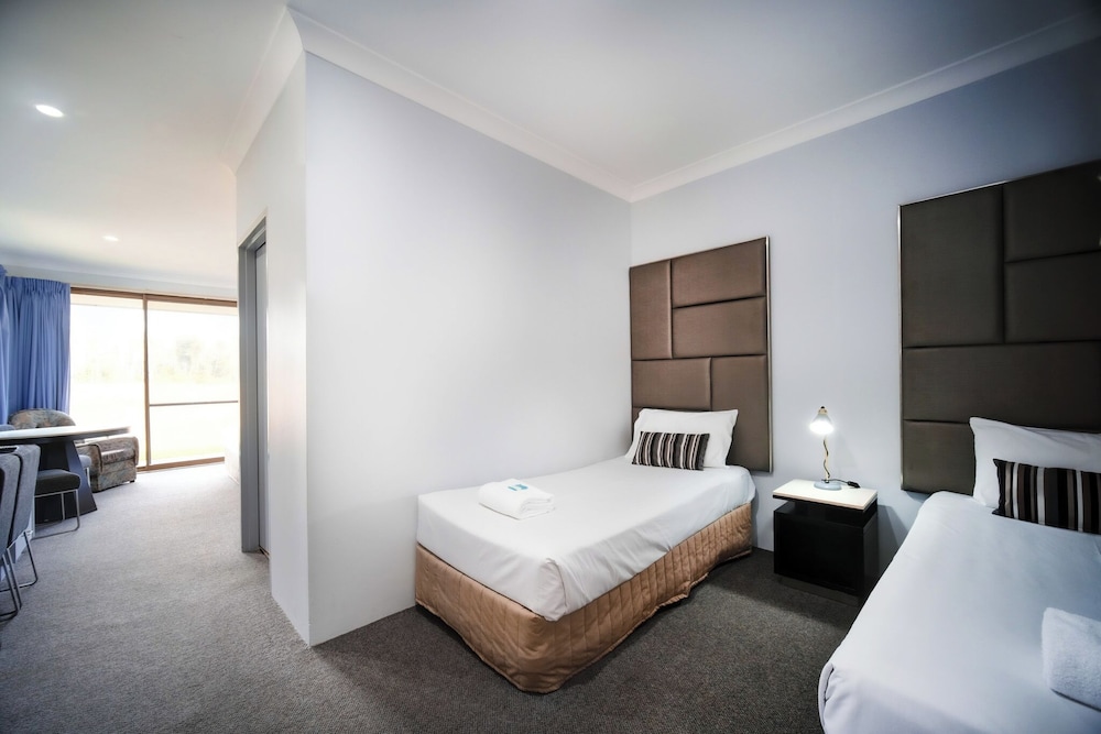 island palms motor inn