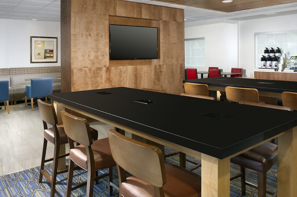 holiday inn express and suites charlottesville ruckersville by ihg