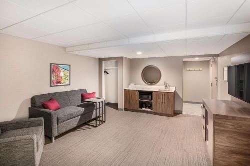 hampton inn and suites houghton