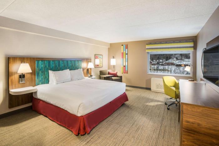 hampton inn and suites houghton